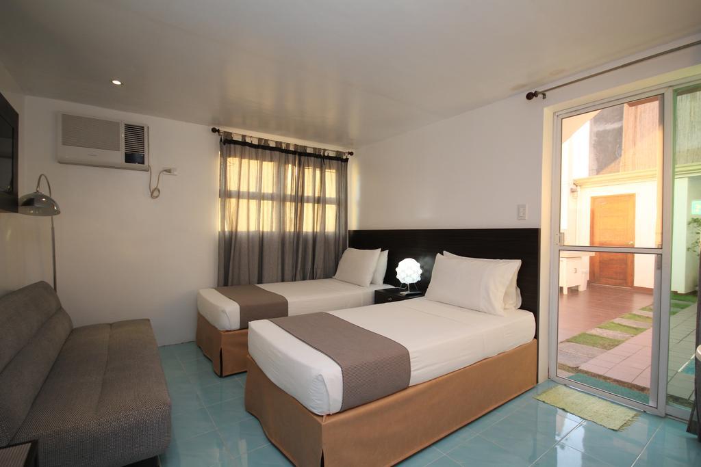 Bluewaves Westcliff Villa Balabag  Exterior foto